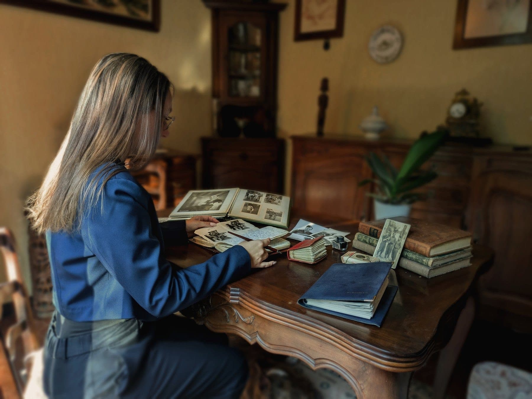 Nausicaa Girard consultant des albums et documents de famille